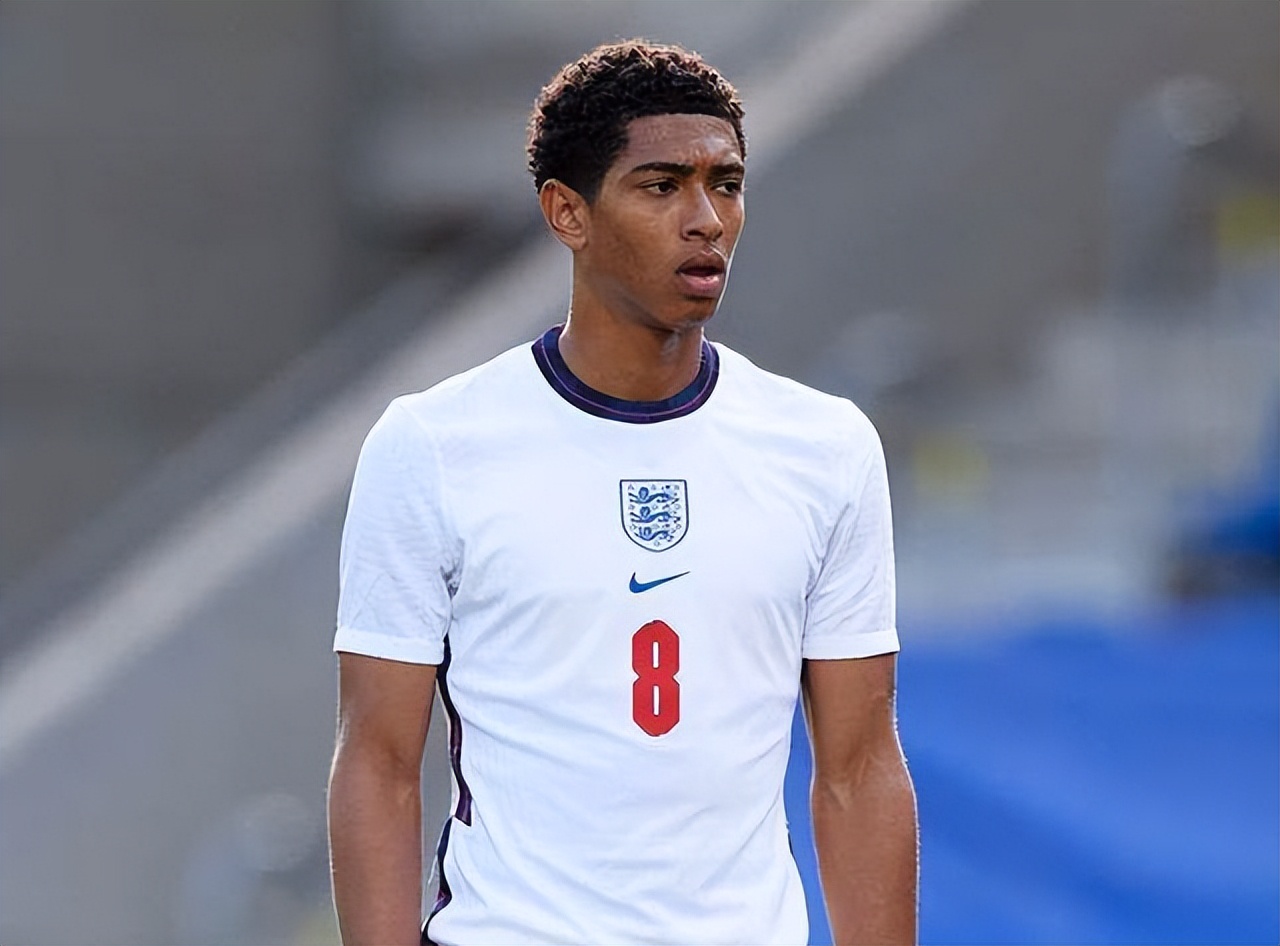 LPL出征仪式返图：世界的舞台广阔无限，期待你们的精彩表现！