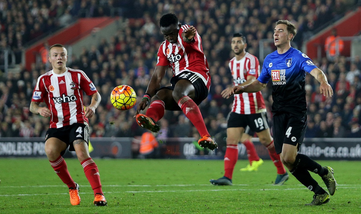 2023年3月1日，LGD.Jinjiao选手选出卡莉丝塔，此为该英雄第一次以辅助位置登上LPL赛场