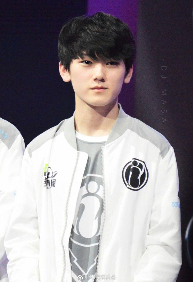 Lwx今日语录合集：你是Leyan吗，一拳想把这个防御塔秒了